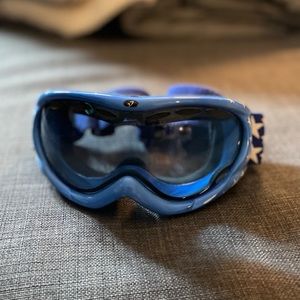 Velvet blue snowboard goggles